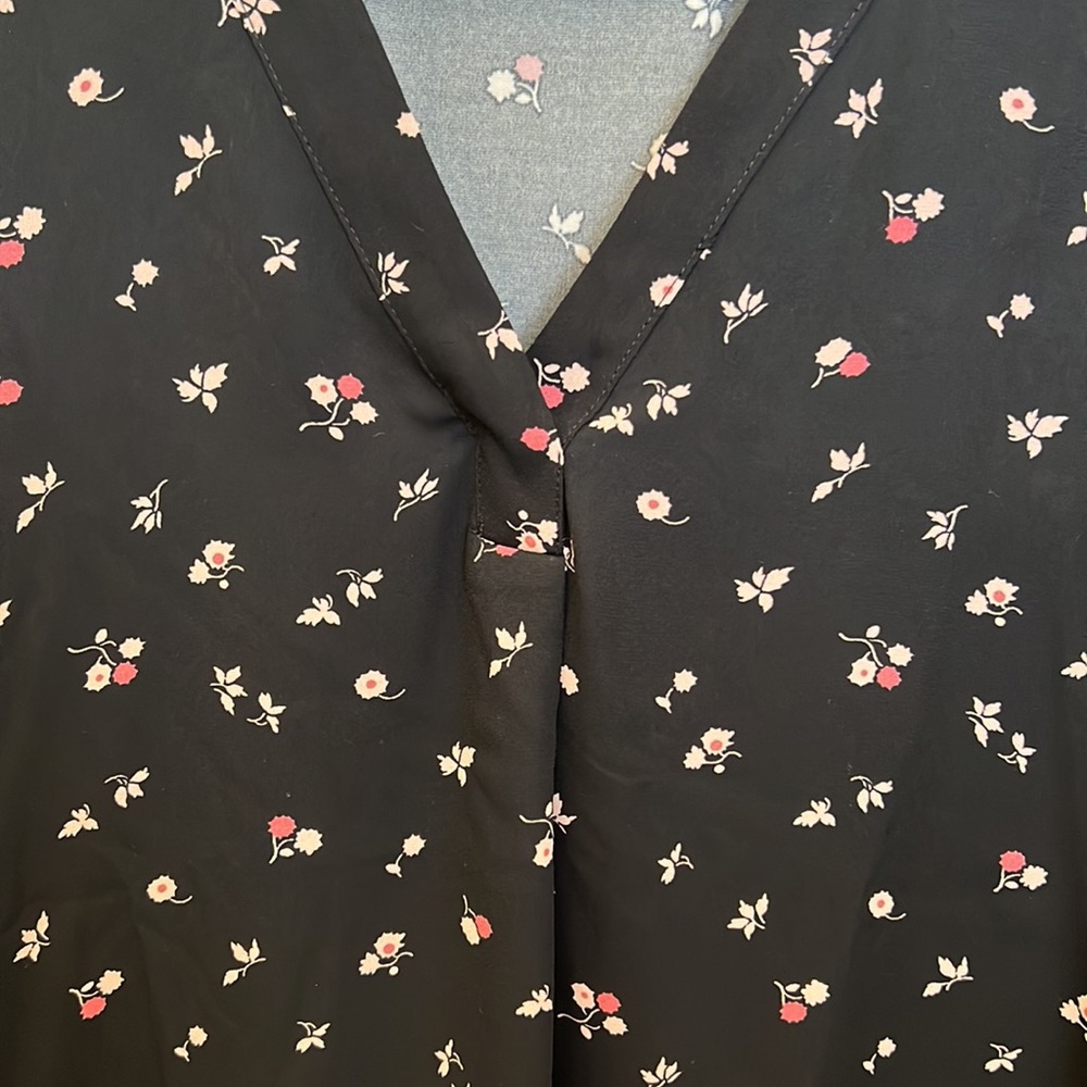 ANN TAYLOR FLORAL TOP - Picture 3 of 5